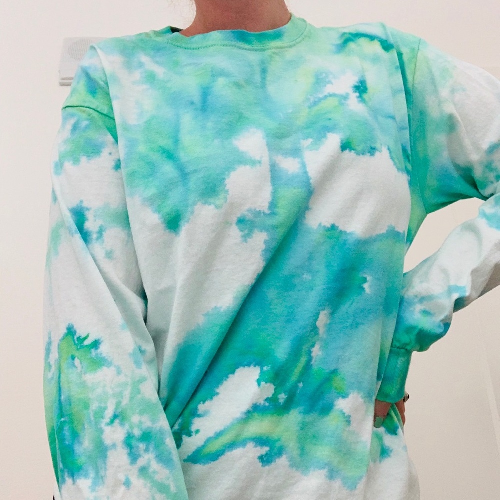 GREEN TYE DYE LONG SLEEVE